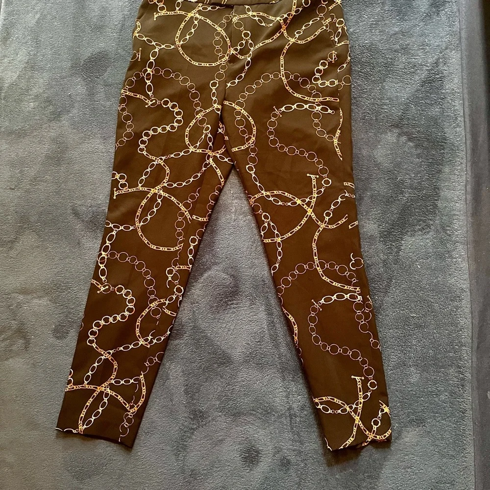 New Zara black pants with gold chain pattern
size 10 - Picture 3 of 8